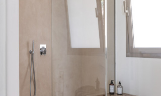 Penthouse de luxe sophistiqué et spacieux à vendre avec vue sur la mer dans un complexe de luxe à Nueva Andalucia, Marbella 61236 