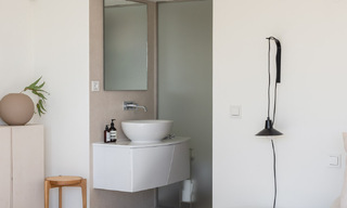 Penthouse de luxe sophistiqué et spacieux à vendre avec vue sur la mer dans un complexe de luxe à Nueva Andalucia, Marbella 61244 