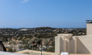 Penthouse de luxe sophistiqué et spacieux à vendre avec vue sur la mer dans un complexe de luxe à Nueva Andalucia, Marbella 61247 