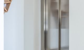 Penthouse de luxe sophistiqué et spacieux à vendre avec vue sur la mer dans un complexe de luxe à Nueva Andalucia, Marbella 61249 