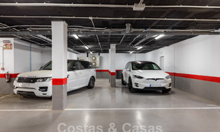 Penthouse de luxe sophistiqué et spacieux à vendre avec vue sur la mer dans un complexe de luxe à Nueva Andalucia, Marbella 61250 