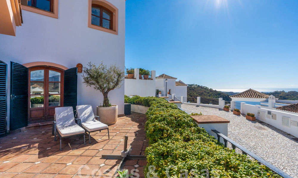 Charmante maison jumelée andalou avec vue sur la mer à vendre sur les collines de Marbella - Benahavis 61925