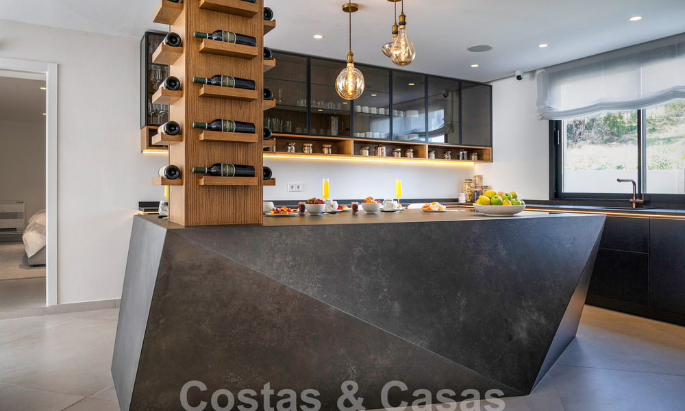 Villa de luxe au design moderne et méditerranéen à vendre dans une zone de golf populaire à Nueva Andalucia, Marbella 61650