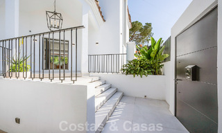 Villa de luxe au design moderne et méditerranéen à vendre dans une zone de golf populaire à Nueva Andalucia, Marbella 61652 