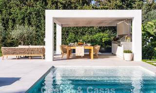 Villa de luxe au design moderne et méditerranéen à vendre dans une zone de golf populaire à Nueva Andalucia, Marbella 61654 