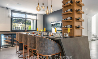 Villa de luxe au design moderne et méditerranéen à vendre dans une zone de golf populaire à Nueva Andalucia, Marbella 61664 