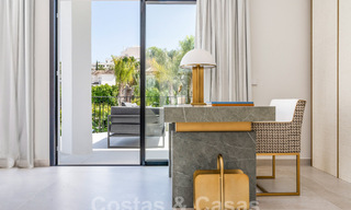 Villa de luxe au design moderne et méditerranéen à vendre dans une zone de golf populaire à Nueva Andalucia, Marbella 61668 