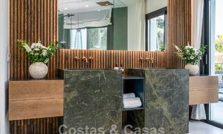 Villa de luxe au design moderne et méditerranéen à vendre dans une zone de golf populaire à Nueva Andalucia, Marbella 61669 