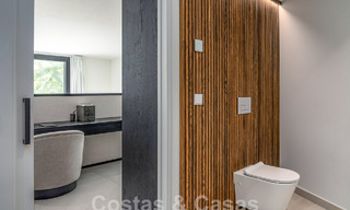 Villa de luxe au design moderne et méditerranéen à vendre dans une zone de golf populaire à Nueva Andalucia, Marbella 61671 