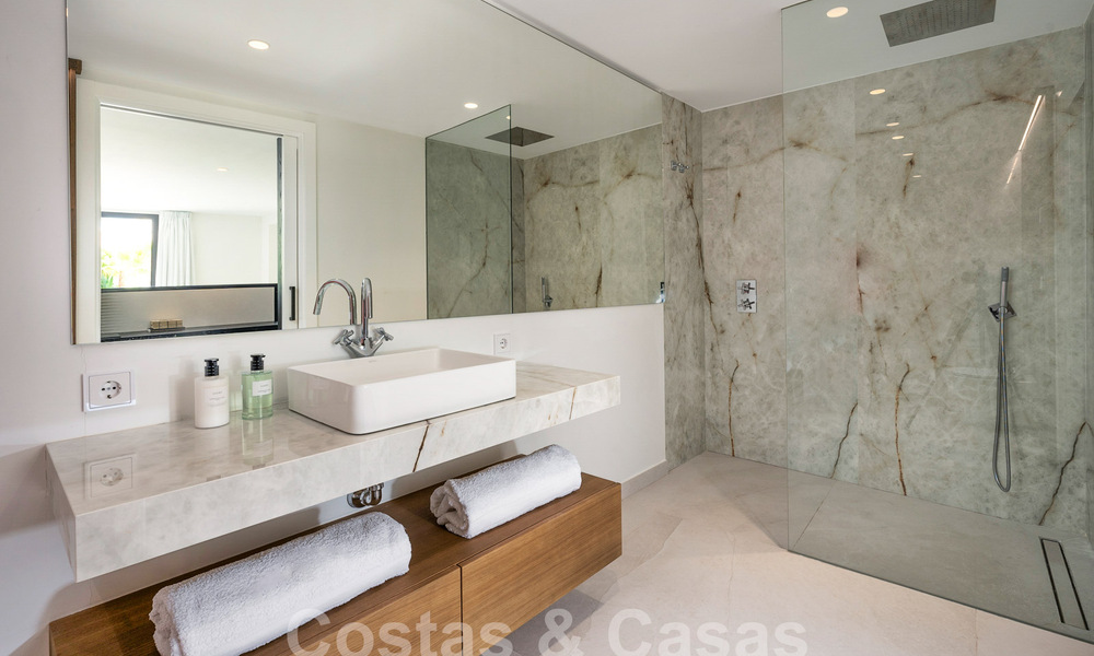 Villa de luxe au design moderne et méditerranéen à vendre dans une zone de golf populaire à Nueva Andalucia, Marbella 61672