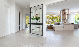 Villa de luxe au design moderne et méditerranéen à vendre dans une zone de golf populaire à Nueva Andalucia, Marbella 61687 