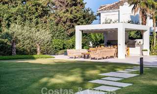 Villa de luxe au design moderne et méditerranéen à vendre dans une zone de golf populaire à Nueva Andalucia, Marbella 61695 