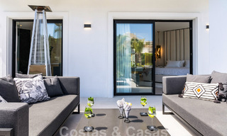 Villa de luxe au design moderne et méditerranéen à vendre dans une zone de golf populaire à Nueva Andalucia, Marbella 61702 