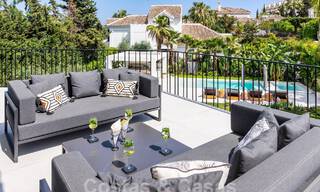Villa de luxe au design moderne et méditerranéen à vendre dans une zone de golf populaire à Nueva Andalucia, Marbella 61703 