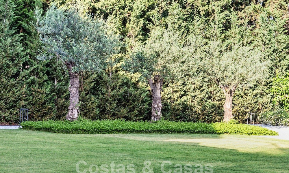 Villa de luxe au design moderne et méditerranéen à vendre dans une zone de golf populaire à Nueva Andalucia, Marbella 61704