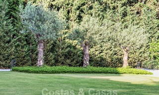 Villa de luxe au design moderne et méditerranéen à vendre dans une zone de golf populaire à Nueva Andalucia, Marbella 61704 