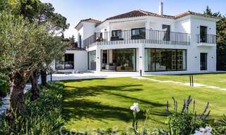 Villa de luxe au design moderne et méditerranéen à vendre dans une zone de golf populaire à Nueva Andalucia, Marbella 61715 