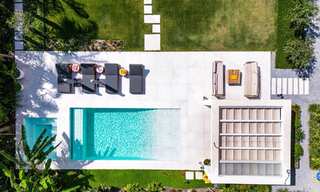 Villa de luxe au design moderne et méditerranéen à vendre dans une zone de golf populaire à Nueva Andalucia, Marbella 61717 