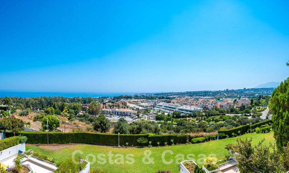 Luxueux appartement à vendre avec vue panoramique sur la mer dans une urbanisation fermée sur le Golden Mile, Marbella 61730