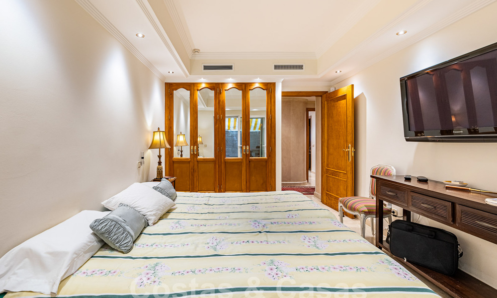 Luxueux appartement à vendre avec vue panoramique sur la mer dans une urbanisation fermée sur le Golden Mile, Marbella 61735
