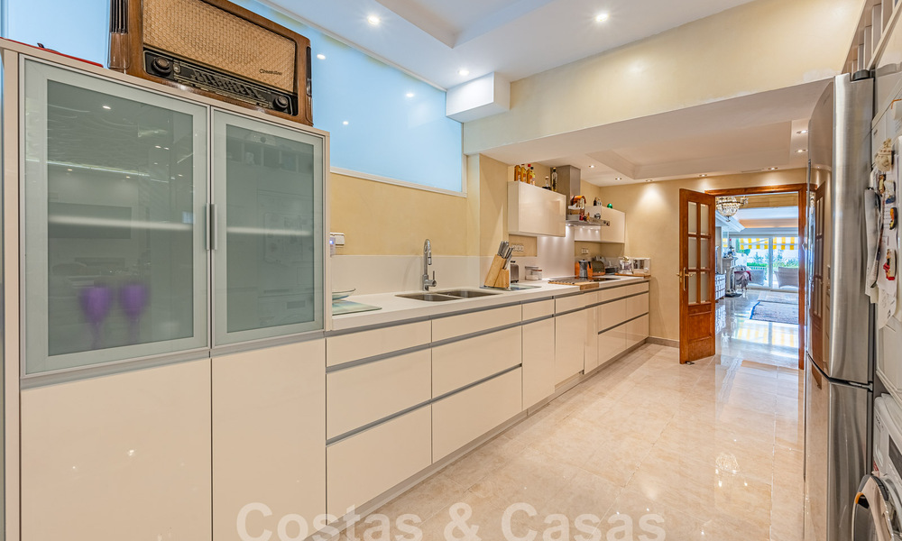 Luxueux appartement à vendre avec vue panoramique sur la mer dans une urbanisation fermée sur le Golden Mile, Marbella 61736