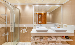 Luxueux appartement à vendre avec vue panoramique sur la mer dans une urbanisation fermée sur le Golden Mile, Marbella 61742 