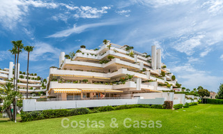 Luxueux appartement à vendre avec vue panoramique sur la mer dans une urbanisation fermée sur le Golden Mile, Marbella 61764 