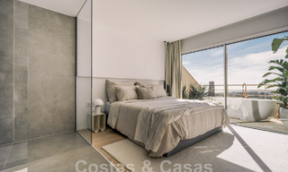 Impressionnant penthouse rénové à vendre avec vue panoramique sur le golf et la mer au cœur de Nueva Andalucia, Marbella 61799 