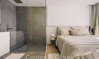 Impressionnant penthouse rénové à vendre avec vue panoramique sur le golf et la mer au cœur de Nueva Andalucia, Marbella 61800 