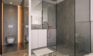 Impressionnant penthouse rénové à vendre avec vue panoramique sur le golf et la mer au cœur de Nueva Andalucia, Marbella 61801 