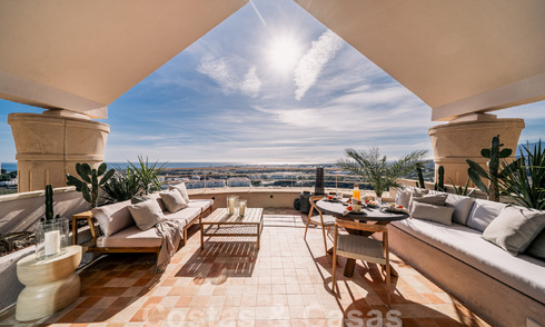 Impressionnant penthouse rénové à vendre avec vue panoramique sur le golf et la mer au cœur de Nueva Andalucia, Marbella 61803