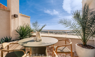 Impressionnant penthouse rénové à vendre avec vue panoramique sur le golf et la mer au cœur de Nueva Andalucia, Marbella 61806 