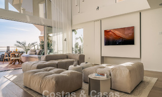 Impressionnant penthouse rénové à vendre avec vue panoramique sur le golf et la mer au cœur de Nueva Andalucia, Marbella 61807 