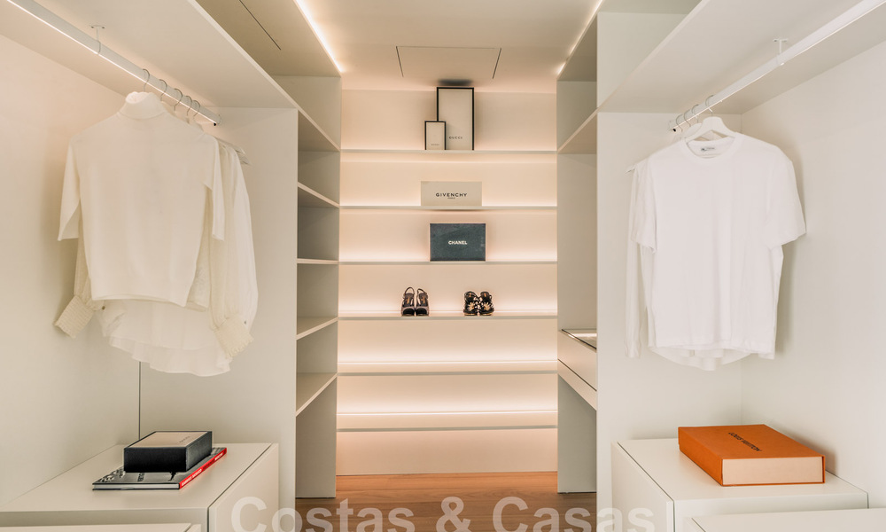 Impressionnant penthouse rénové à vendre avec vue panoramique sur le golf et la mer au cœur de Nueva Andalucia, Marbella 61811