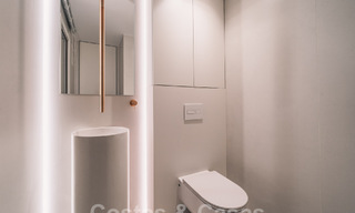 Impressionnant penthouse rénové à vendre avec vue panoramique sur le golf et la mer au cœur de Nueva Andalucia, Marbella 61815 