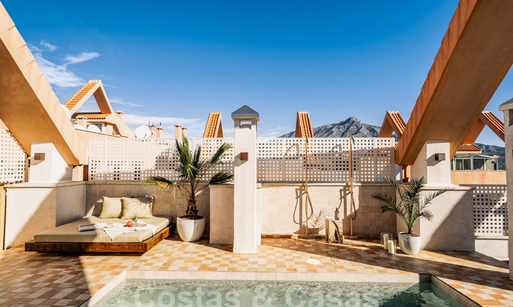 Impressionnant penthouse rénové à vendre avec vue panoramique sur le golf et la mer au cœur de Nueva Andalucia, Marbella 61818