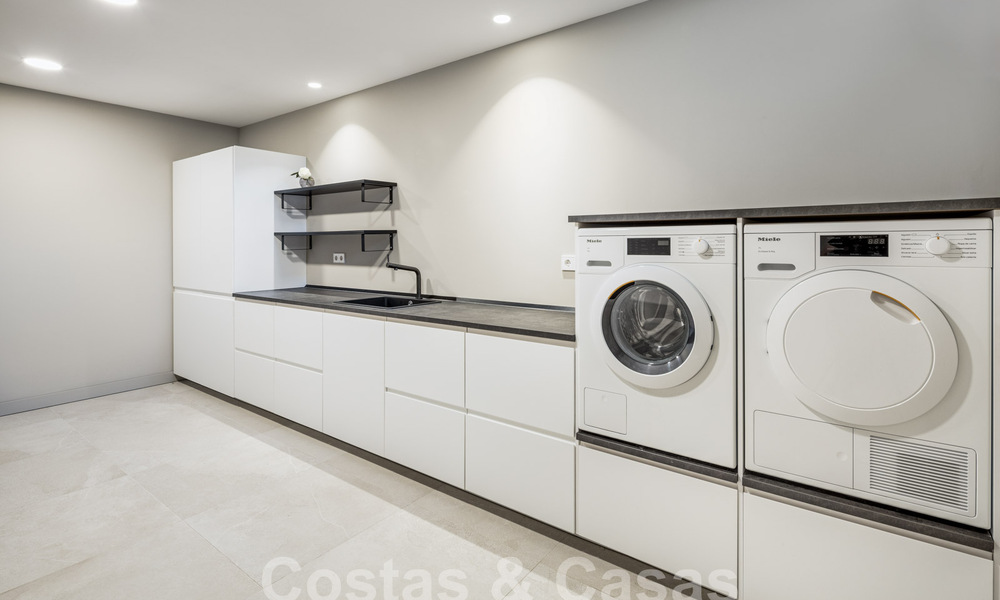 Villa de luxe sophistiquée au design moderne à vendre à distance de marche du terrain de golf à Nueva Andalucia, Marbella 61338