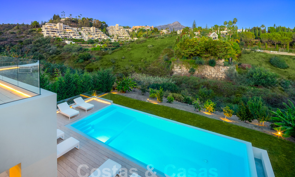 Villa de luxe sophistiquée au design moderne à vendre à distance de marche du terrain de golf à Nueva Andalucia, Marbella 61342