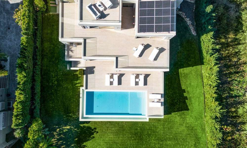 Villa de luxe sophistiquée au design moderne à vendre à distance de marche du terrain de golf à Nueva Andalucia, Marbella 61344