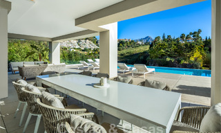 Villa de luxe sophistiquée au design moderne à vendre à distance de marche du terrain de golf à Nueva Andalucia, Marbella 61347 