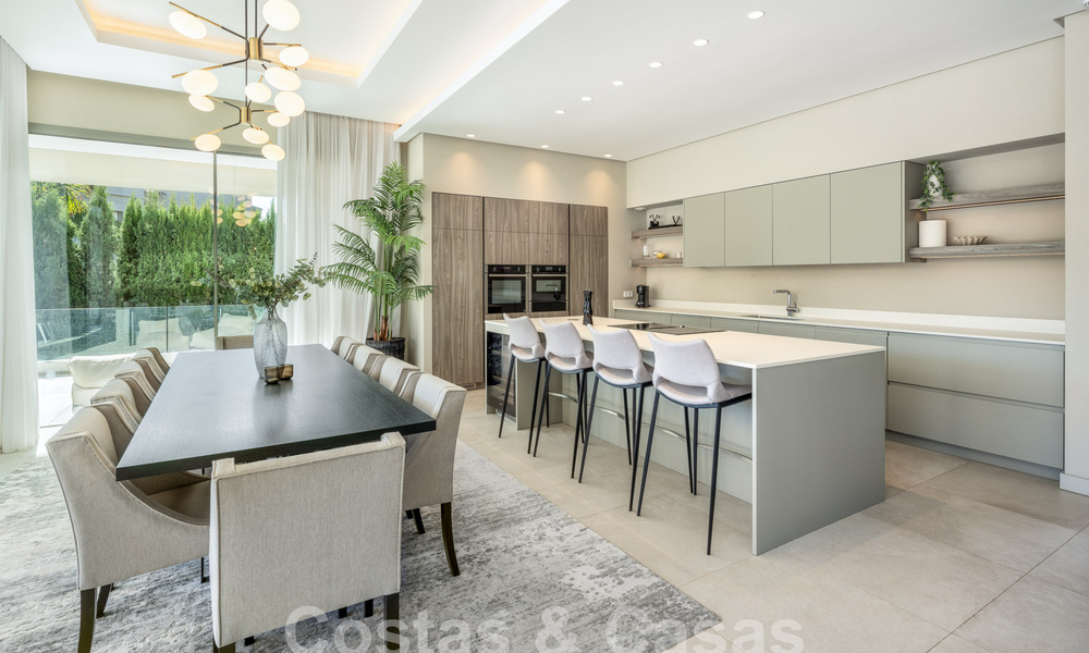 Villa de luxe sophistiquée au design moderne à vendre à distance de marche du terrain de golf à Nueva Andalucia, Marbella 61351