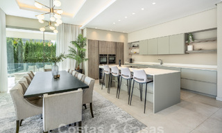 Villa de luxe sophistiquée au design moderne à vendre à distance de marche du terrain de golf à Nueva Andalucia, Marbella 61351 