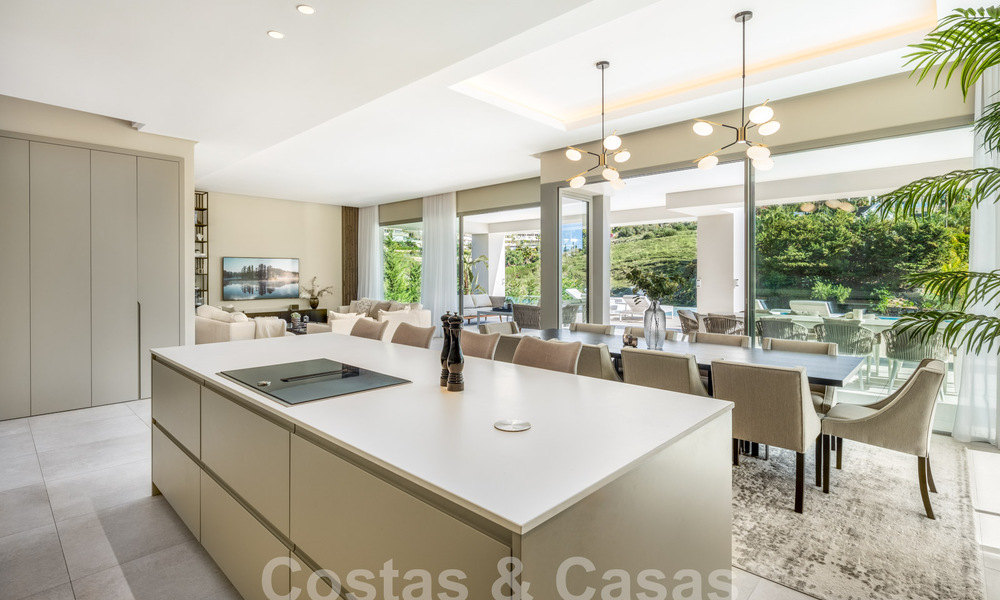 Villa de luxe sophistiquée au design moderne à vendre à distance de marche du terrain de golf à Nueva Andalucia, Marbella 61352