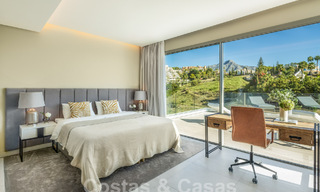 Villa de luxe sophistiquée au design moderne à vendre à distance de marche du terrain de golf à Nueva Andalucia, Marbella 61353 