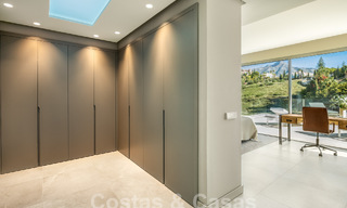 Villa de luxe sophistiquée au design moderne à vendre à distance de marche du terrain de golf à Nueva Andalucia, Marbella 61354 