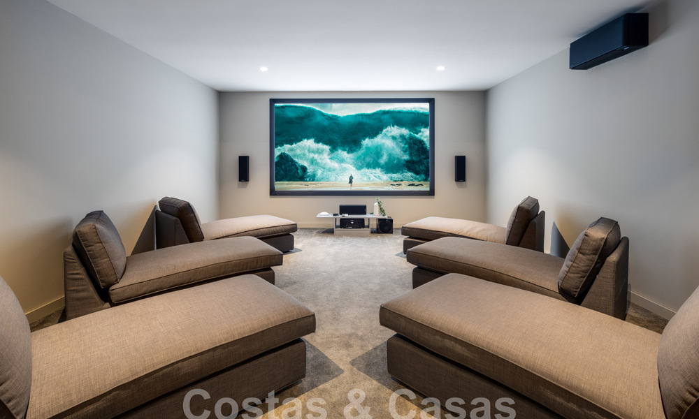 Villa de luxe sophistiquée au design moderne à vendre à distance de marche du terrain de golf à Nueva Andalucia, Marbella 61361