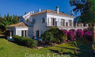 Villa de luxe méditerranéenne à vendre à quelques pas de la plage et des commodités à Guadalmina Baja, Marbella 61850 