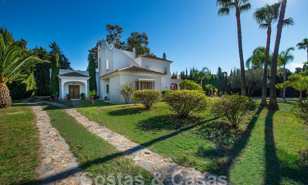 Villa de luxe méditerranéenne à vendre à quelques pas de la plage et des commodités à Guadalmina Baja, Marbella 61851