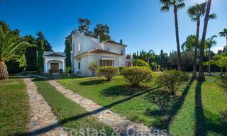 Villa de luxe méditerranéenne à vendre à quelques pas de la plage et des commodités à Guadalmina Baja, Marbella 61851 