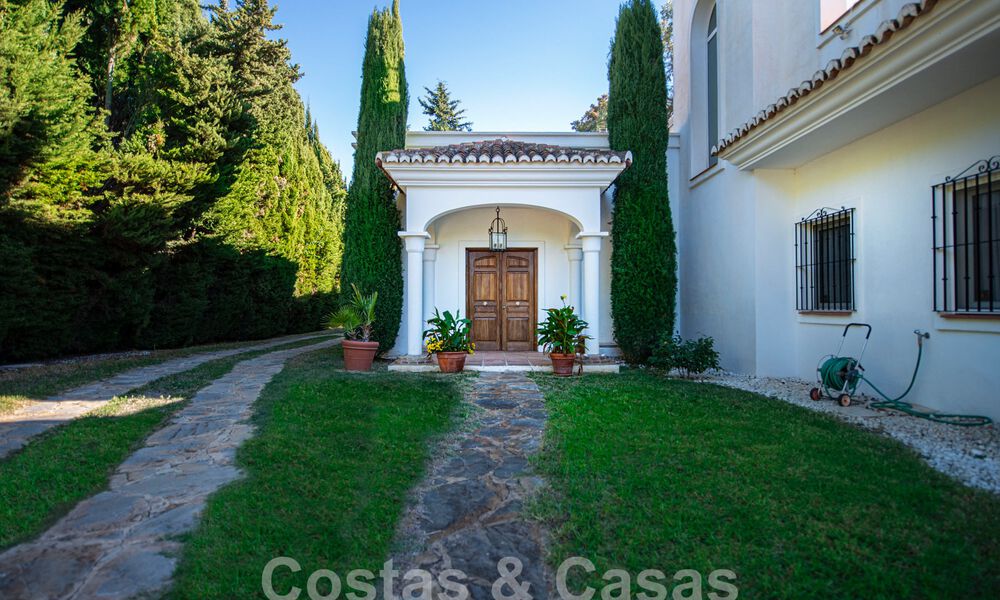 Villa de luxe méditerranéenne à vendre à quelques pas de la plage et des commodités à Guadalmina Baja, Marbella 61852